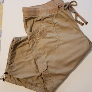Khaki capri pants